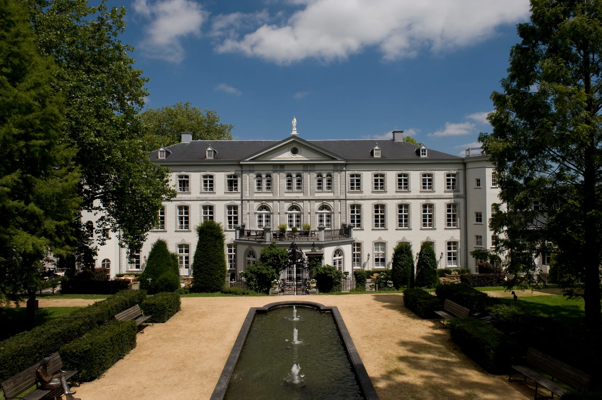 Twee overnachtingen in kasteelhotel Zuid-Limburg incl. 4-gangendiner, ontbijt en wellness