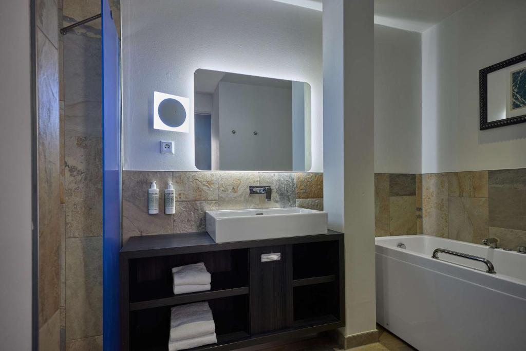 Haven-Hotel-Rotterdam-Curio-Collection-by-Hilton-09