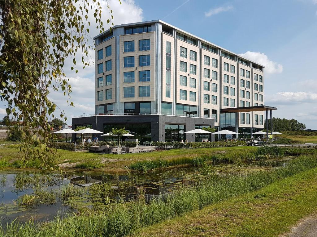 Van-der-Valk-Hotel-Groningen-Hoogkerk-01