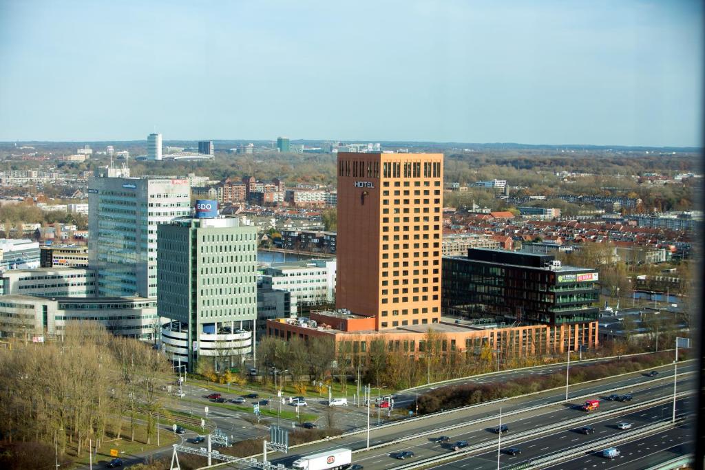Van-der-Valk-Hotel-Utrecht-01