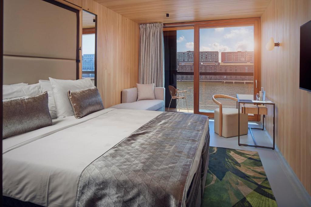 Hotel-Jakarta-Amsterdam-01